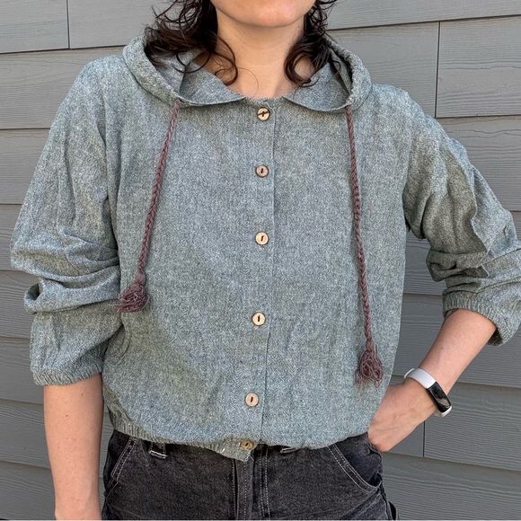 Light hoodie with crochet - Picture 2 of 10